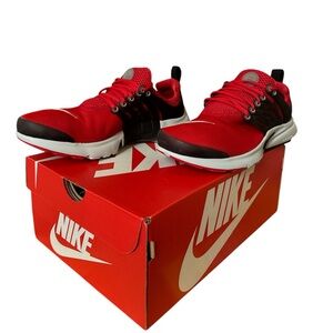 Kids Nike Presto Red & Black Tennis Shoes
Size - 6Y BNWT
